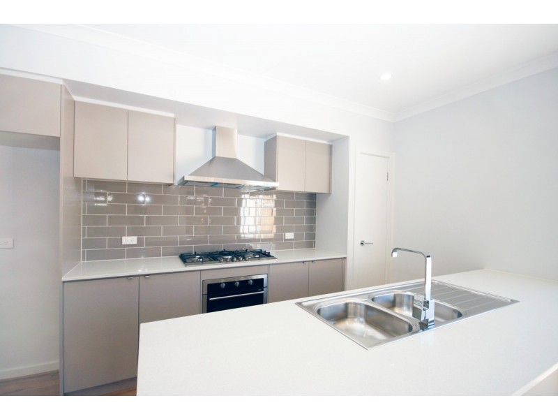 15 Sorrenberg Street, Point Cook VIC 3030