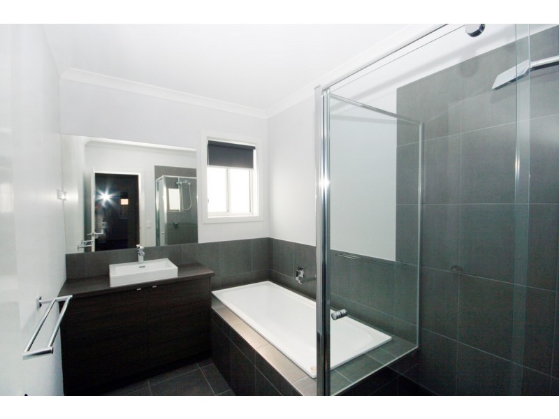 15 Sorrenberg Street, Point Cook VIC 3030