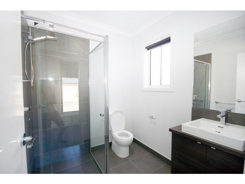 15 Sorrenberg Street, Point Cook VIC 3030