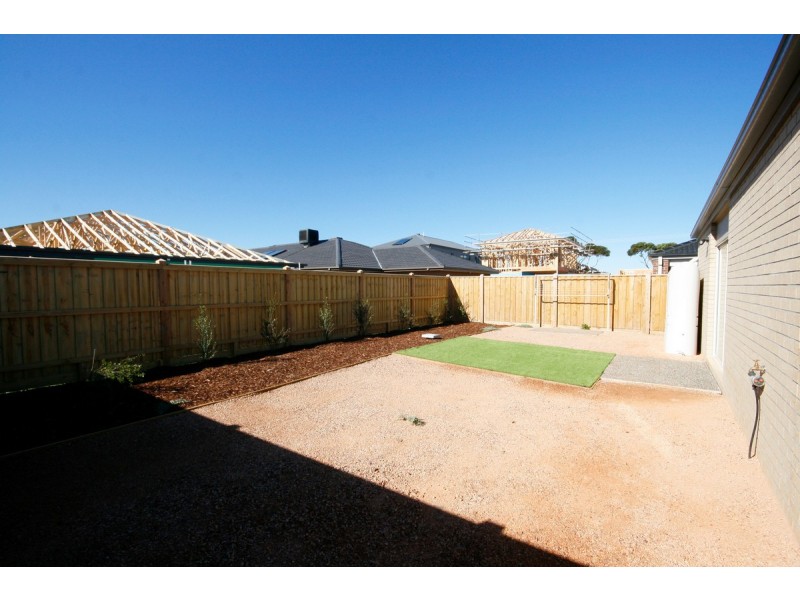 15 Sorrenberg Street, Point Cook VIC 3030