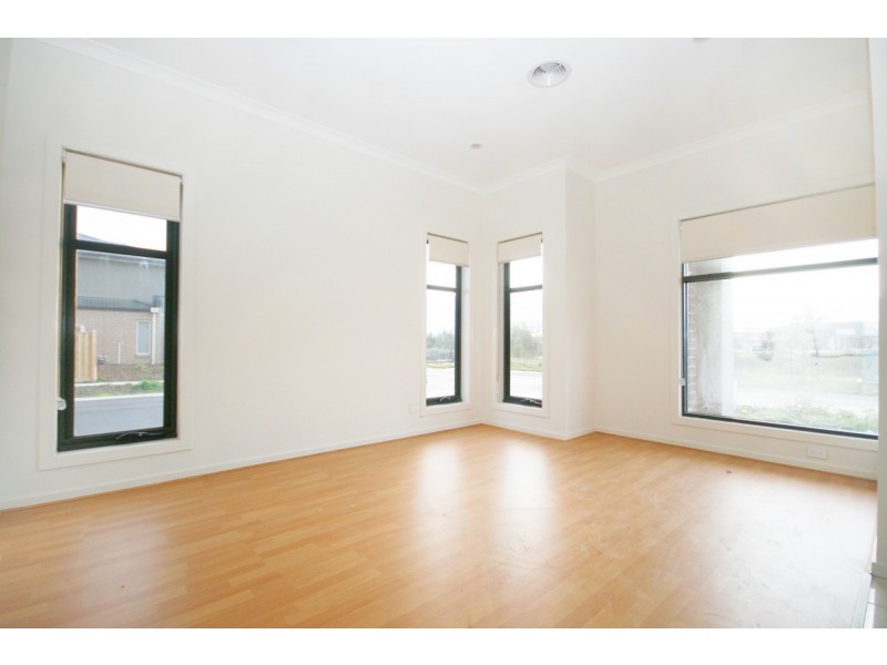 30 Bayvista Circuit, Point Cook VIC 3030