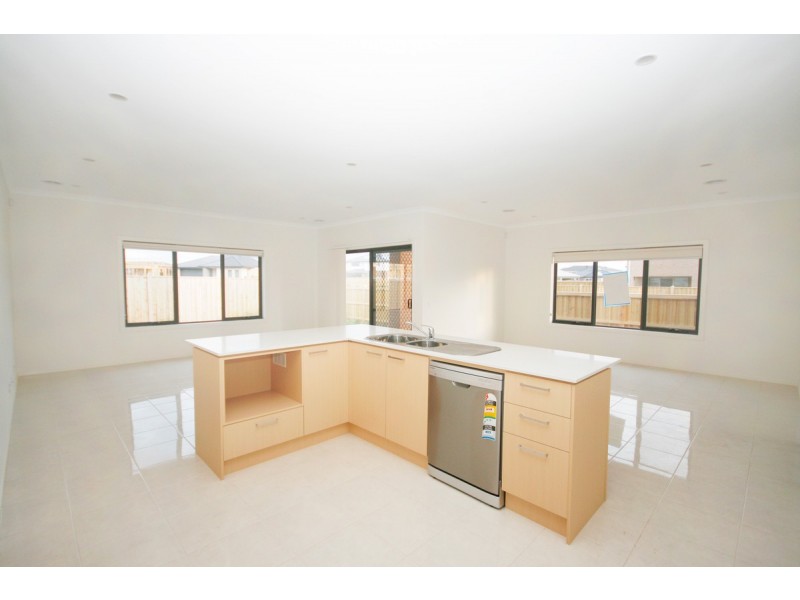 30 Bayvista Circuit, Point Cook VIC 3030