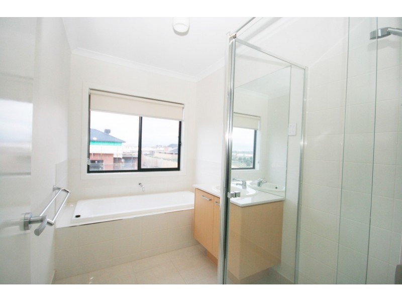 30 Bayvista Circuit, Point Cook VIC 3030