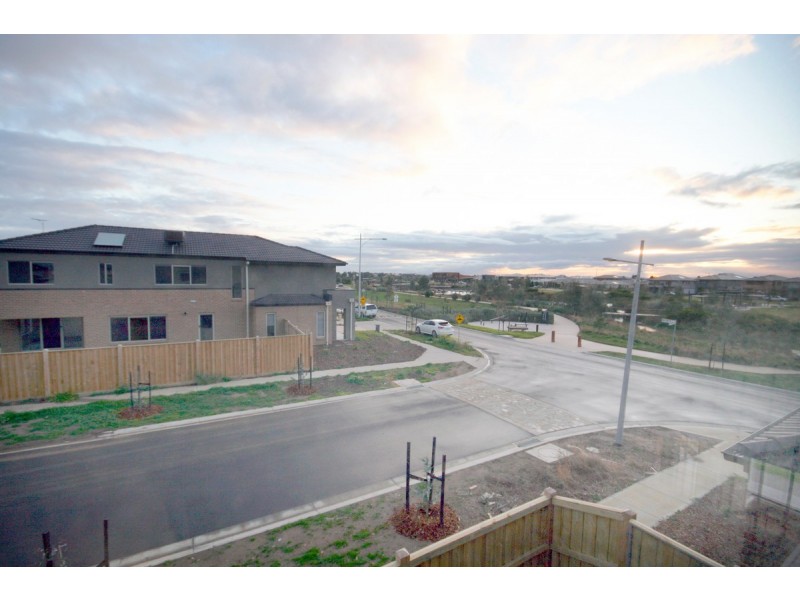 30 Bayvista Circuit, Point Cook VIC 3030