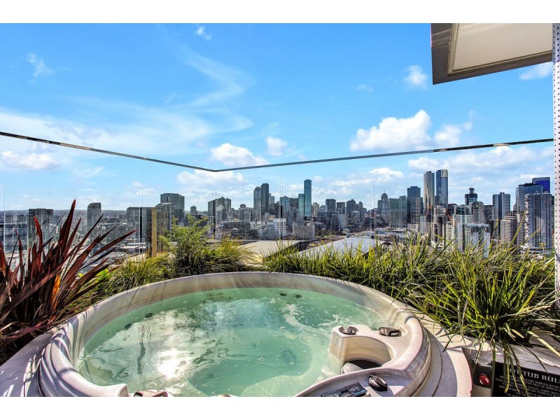 2701/89 Gladstone Street, South Melbourne VIC 3205