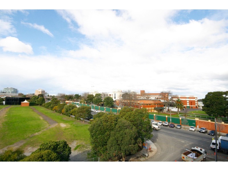 402/8 Station Street, Caulfield North VIC 3161