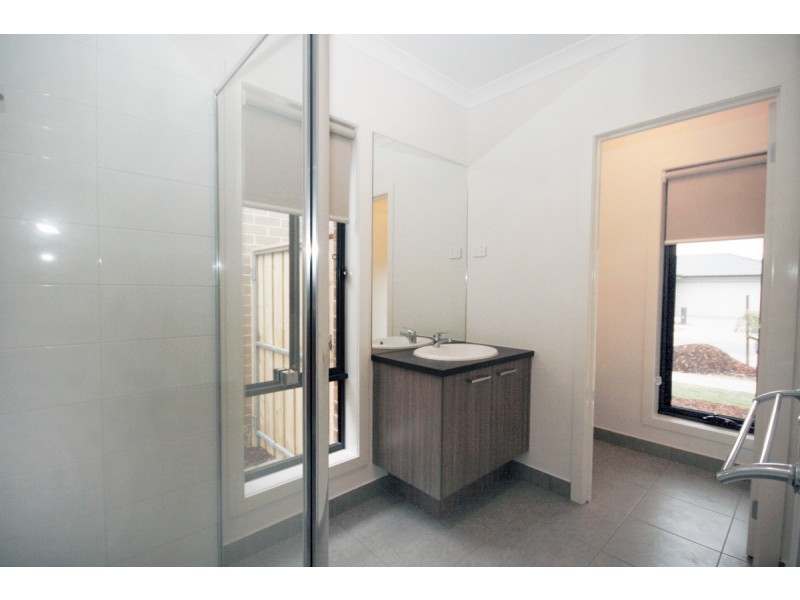 3 Souvenir Street, Truganina VIC 3029