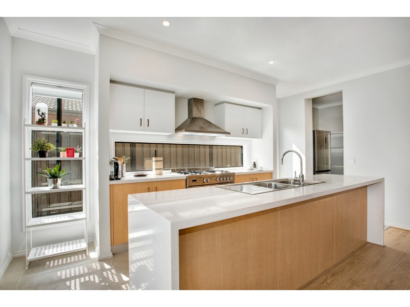 13 Chartwell Avenue, Truganina VIC 3029