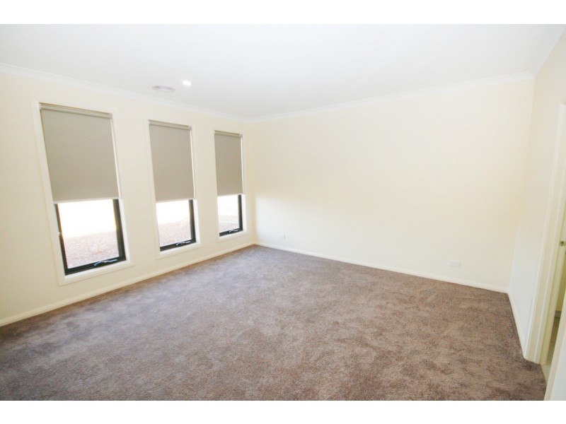 61 Bensonhurst Parade, Point Cook VIC 3030