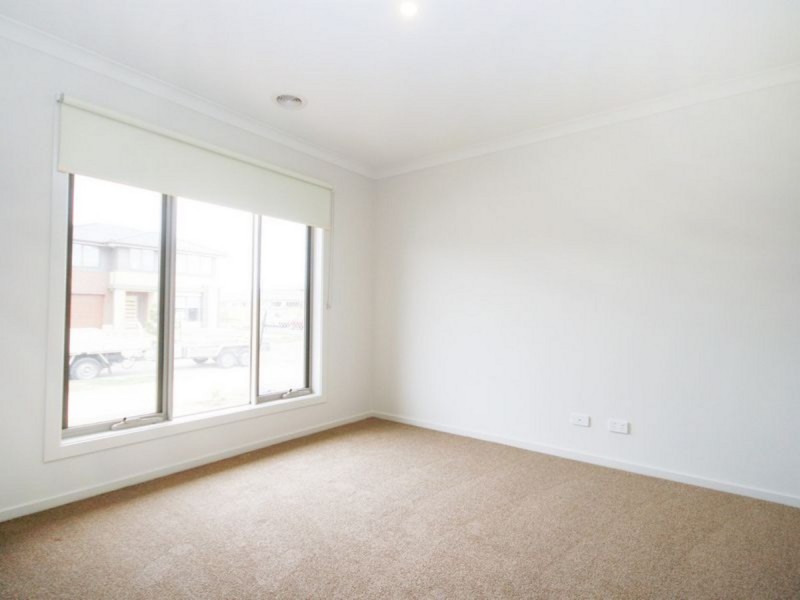 6 Flatbush Avenue, Point Cook VIC 3030
