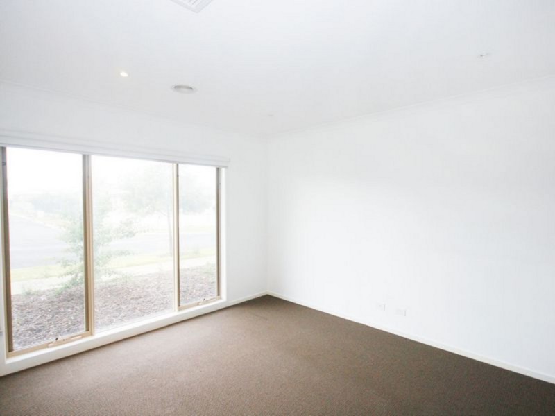 15 Chartwell Avenue, Truganina VIC 3029