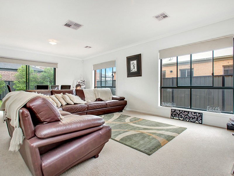 17 Malmaison Crescent, Truganina VIC 3029