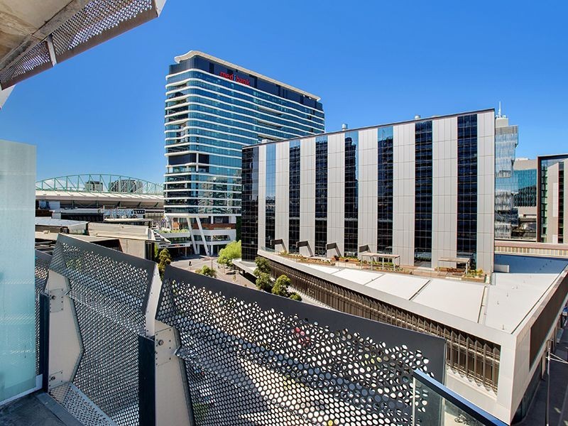703/8 Waterview Walk, Docklands VIC 3008