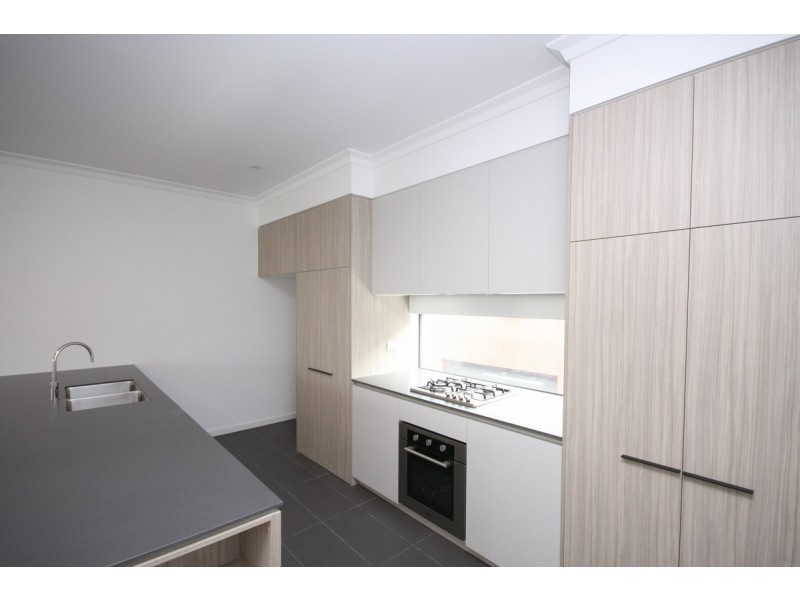 7 Celeste Walk, Clayton South VIC 3169