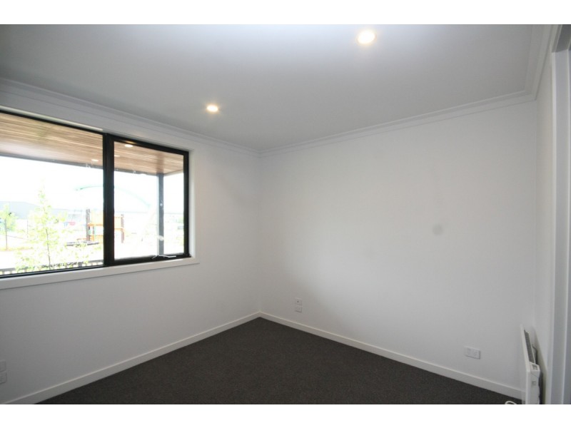 7 Celeste Walk, Clayton South VIC 3169