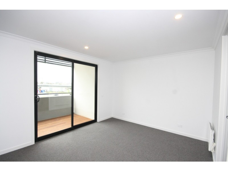 7 Celeste Walk, Clayton South VIC 3169