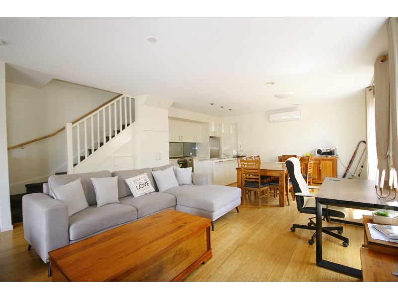 4 Alandown Close, Knoxfield VIC 3180
