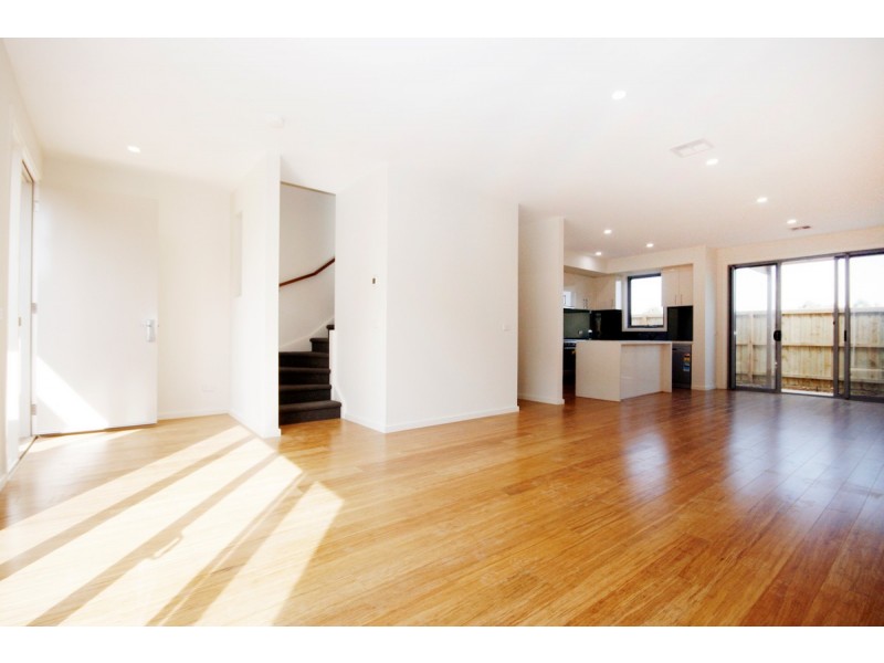 10 Emica Parade, Knoxfield VIC 3180