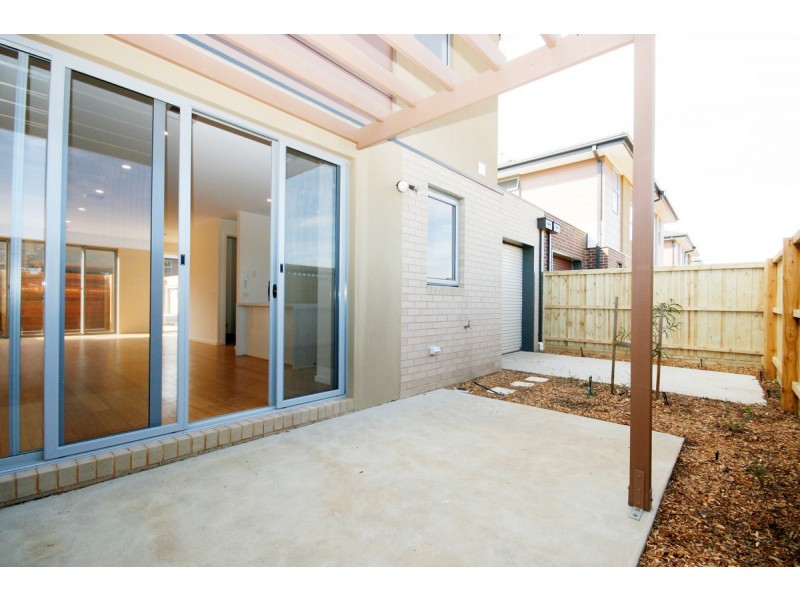 10 Emica Parade, Knoxfield VIC 3180