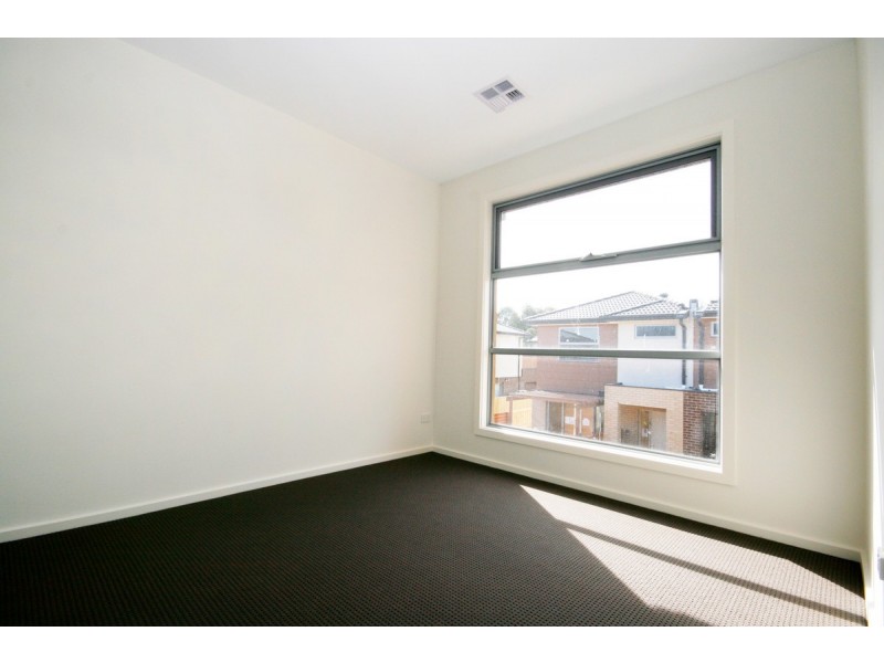 10 Emica Parade, Knoxfield VIC 3180