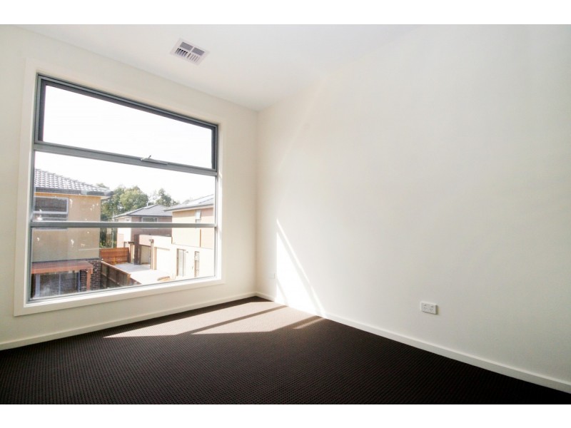 10 Emica Parade, Knoxfield VIC 3180