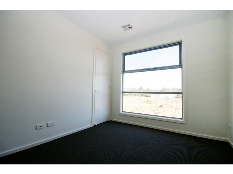 10 Emica Parade, Knoxfield VIC 3180