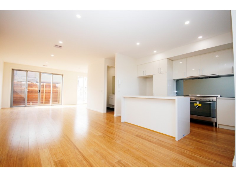 10 Emica Parade, Knoxfield VIC 3180