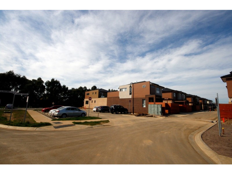 10 Emica Parade, Knoxfield VIC 3180