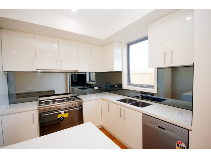 10 Emica Parade, Knoxfield VIC 3180