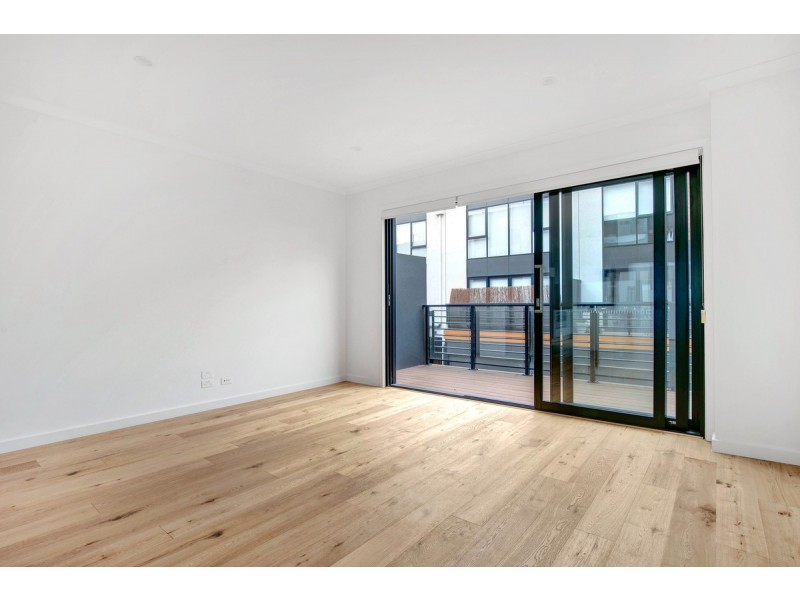 8 Tomkins Road, Port Melbourne VIC 3207