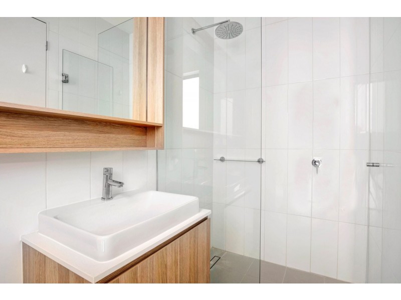 8 Tomkins Road, Port Melbourne VIC 3207