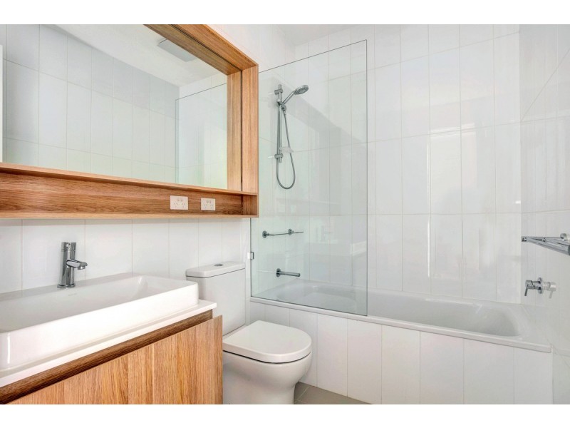 8 Tomkins Road, Port Melbourne VIC 3207