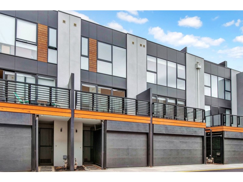 8 Tomkins Road, Port Melbourne VIC 3207