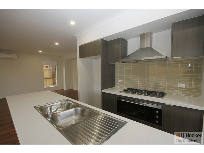 33 Muse Boulevard, Truganina VIC 3029