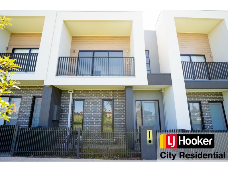 7 Clarence Walk, Mickleham VIC 3064