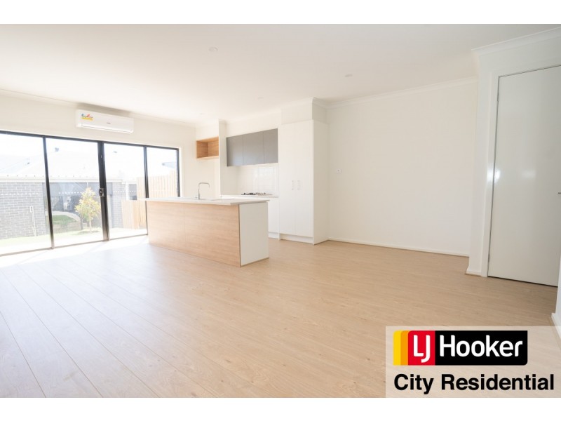 7 Clarence Walk, Mickleham VIC 3064