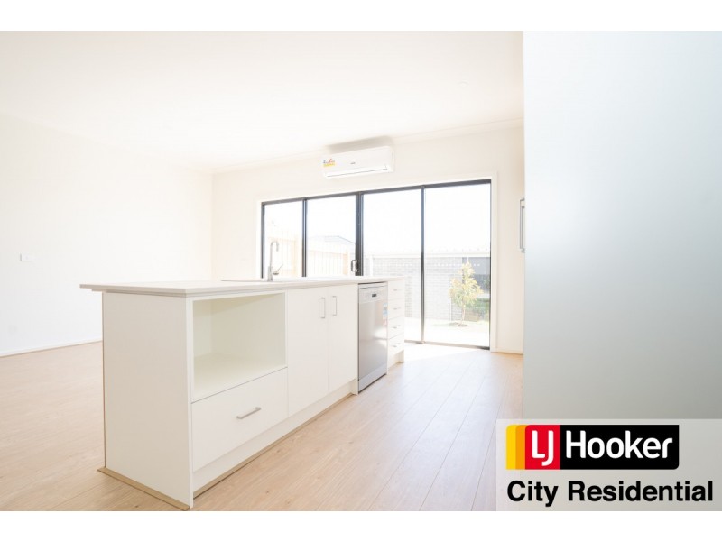 7 Clarence Walk, Mickleham VIC 3064