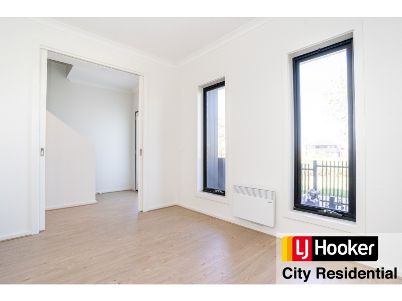 7 Clarence Walk, Mickleham VIC 3064