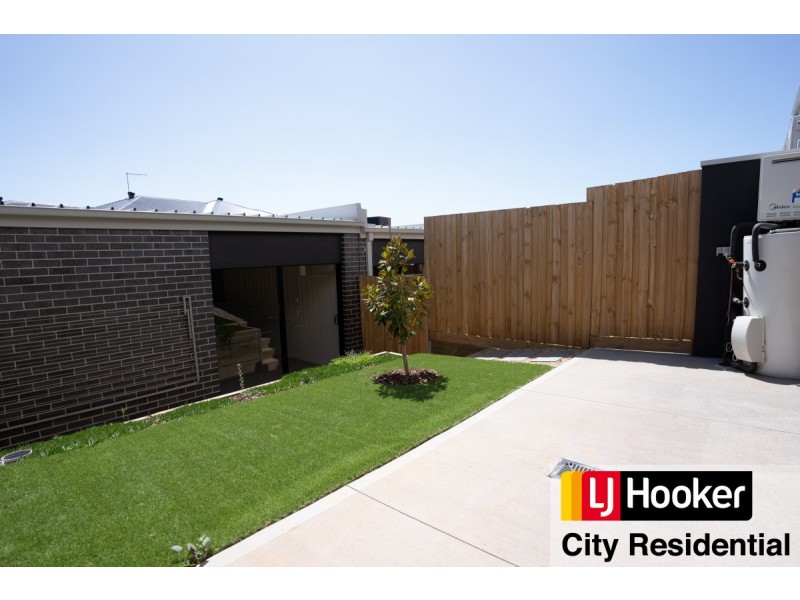 7 Clarence Walk, Mickleham VIC 3064