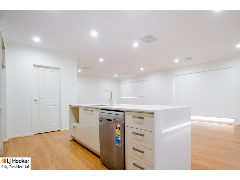 28 Zuccotti Crescent, Point Cook VIC 3030