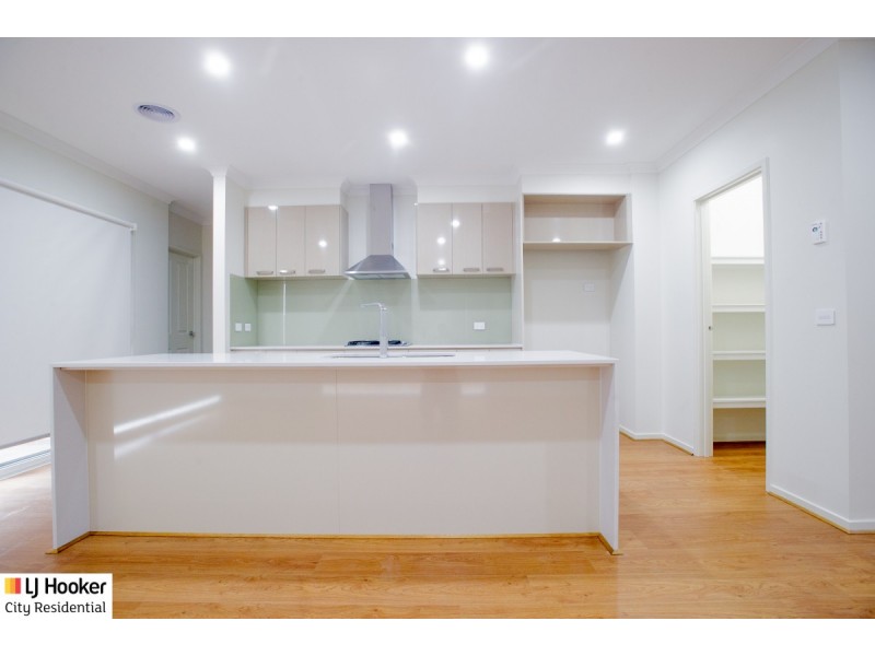 28 Zuccotti Crescent, Point Cook VIC 3030