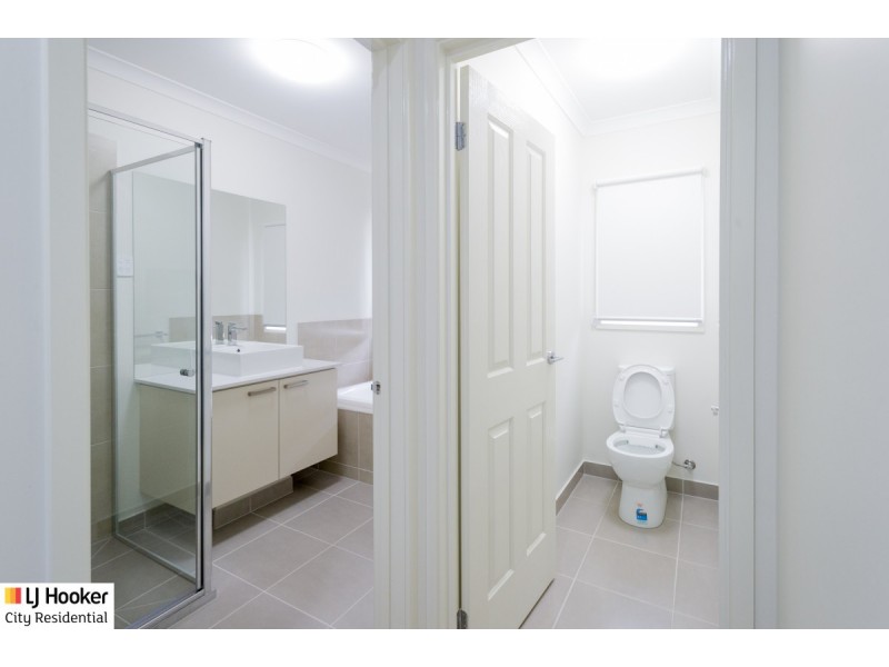 28 Zuccotti Crescent, Point Cook VIC 3030