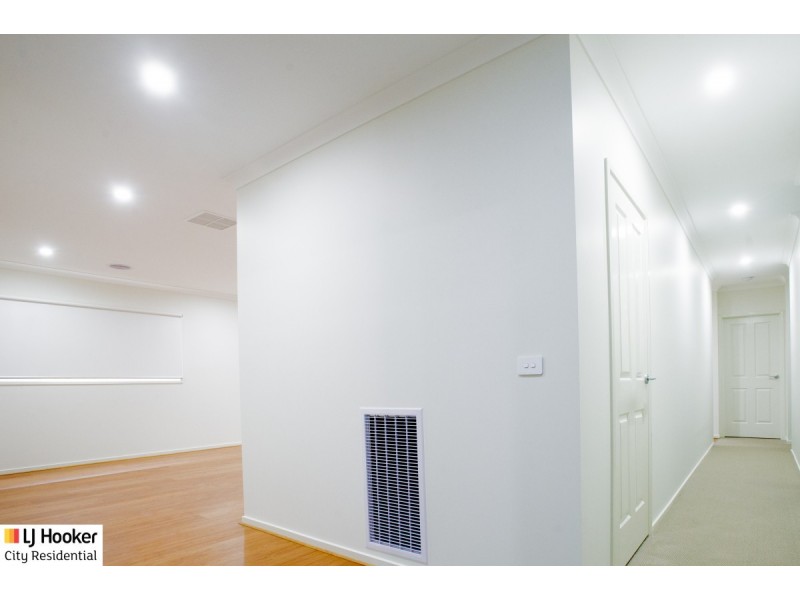28 Zuccotti Crescent, Point Cook VIC 3030