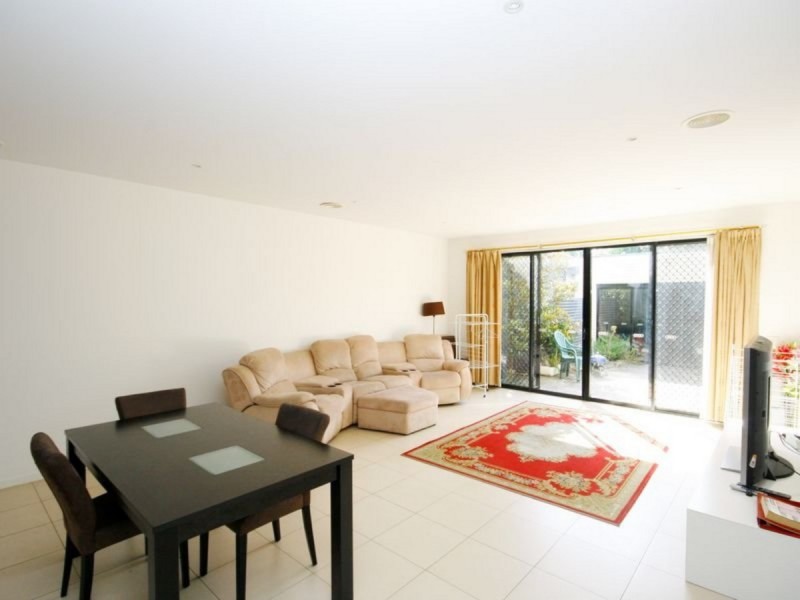 39 Evergreen Boulevard, Clayton South VIC 3169