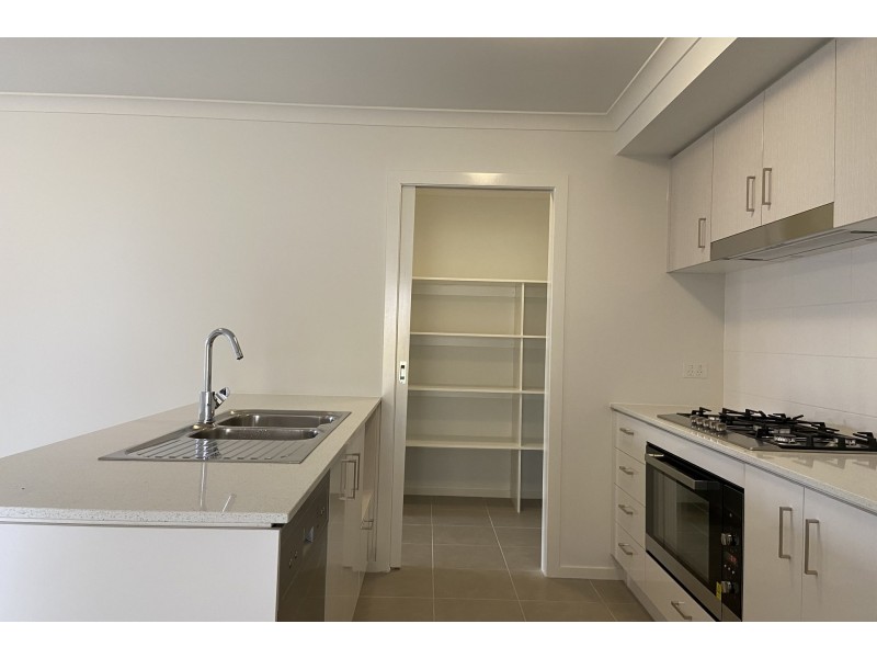 16 Sapling Boulevard, Tarneit VIC 3029