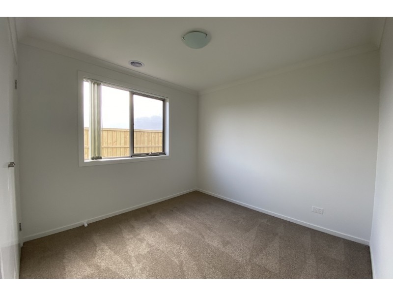 16 Sapling Boulevard, Tarneit VIC 3029