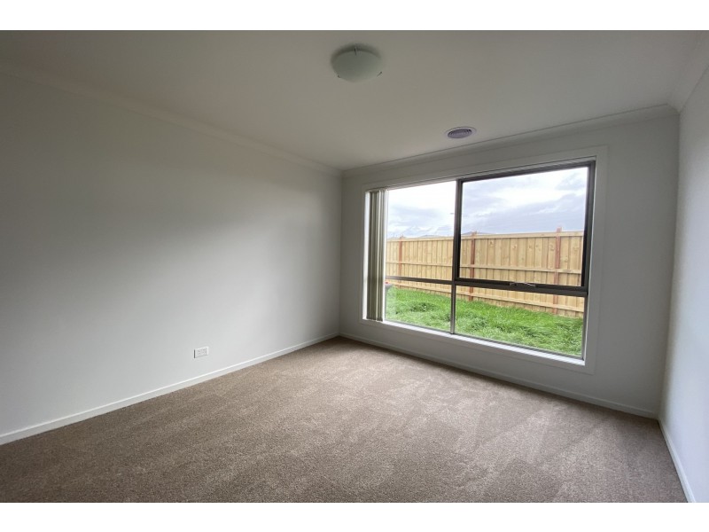 16 Sapling Boulevard, Tarneit VIC 3029