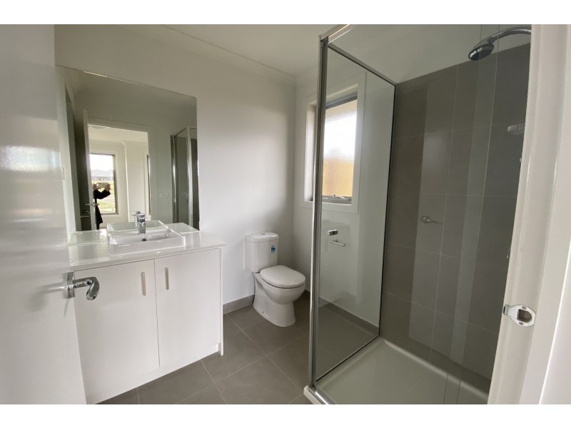 16 Sapling Boulevard, Tarneit VIC 3029