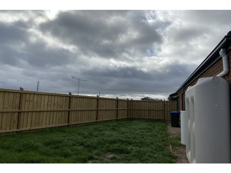 16 Sapling Boulevard, Tarneit VIC 3029