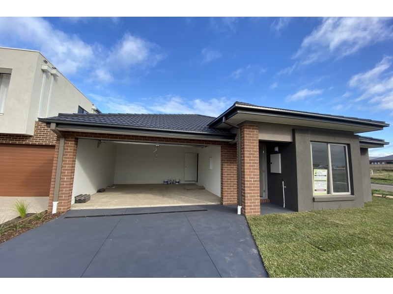 16 Sapling Boulevard, Tarneit VIC 3029